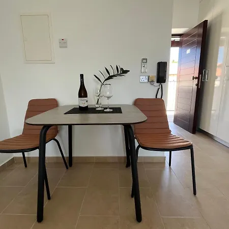 Papho's Mare Apts شقة