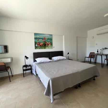 Papho's Mare Apts * Пафос