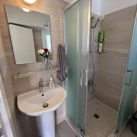 Papho's Mare Apts Апартаменты *