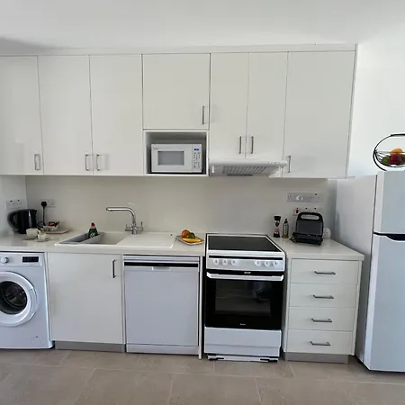 Papho's Mare Apts דירה