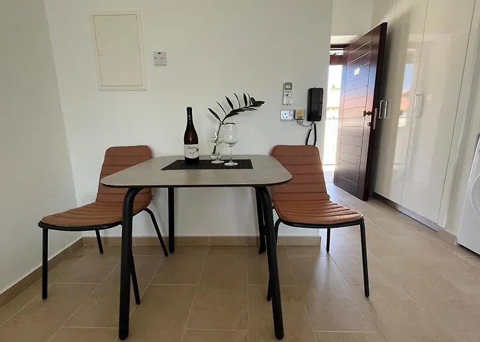 Papho's Mare Apts Apartamento