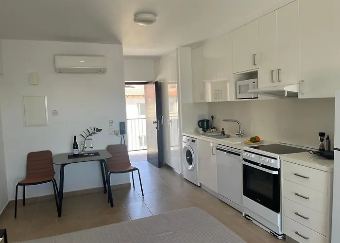 Papho's Mare Apts Apartamento