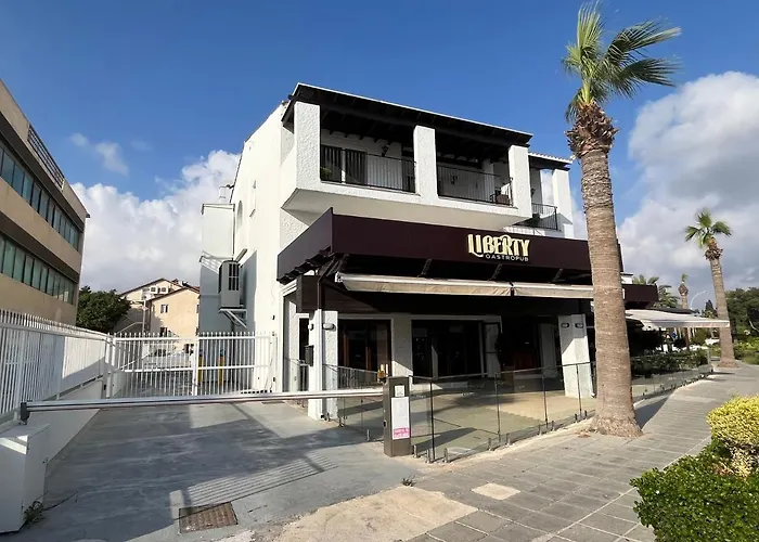 Papho's Mare Apts Apartamento *